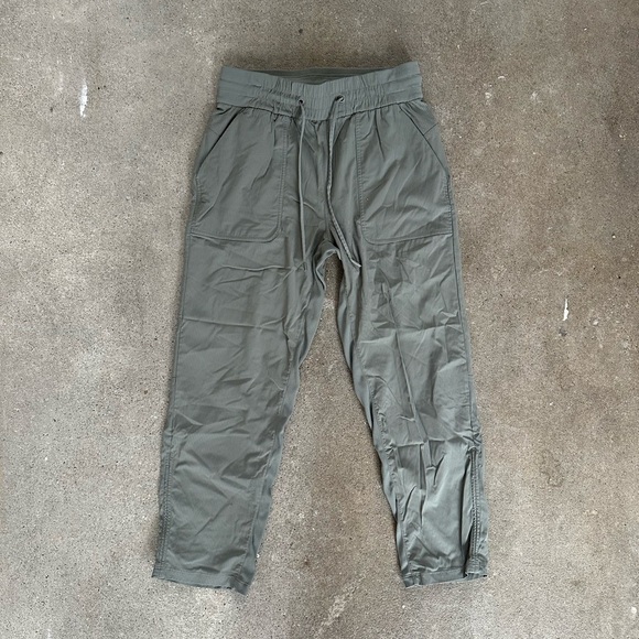 EUC Lululemon Beyond The Studio Crop Grey Sage Size 6 - Picture 12 of 12